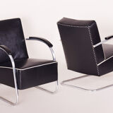 Paire de fauteuils en cuir noir fabriqués en Tchéquie des années 1930 par Mucke Melder - Restauré