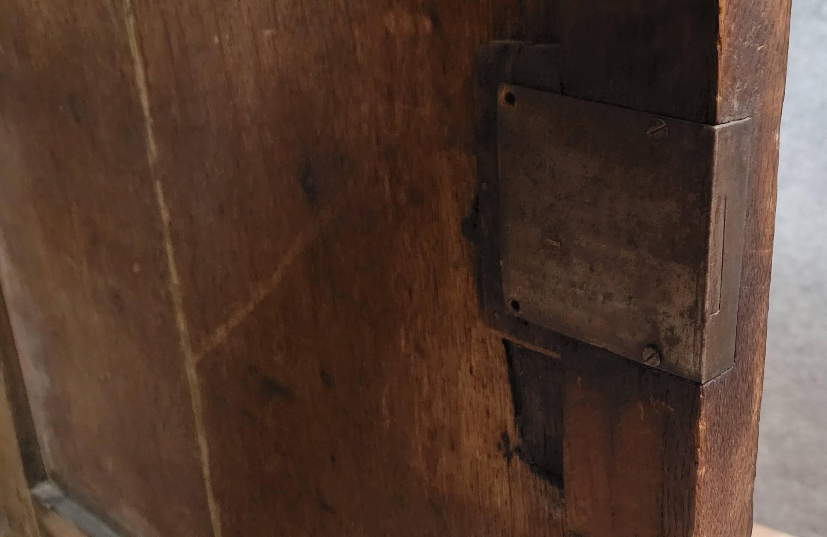 Buffet deux-corps style Renaissance Italienne en chene massif