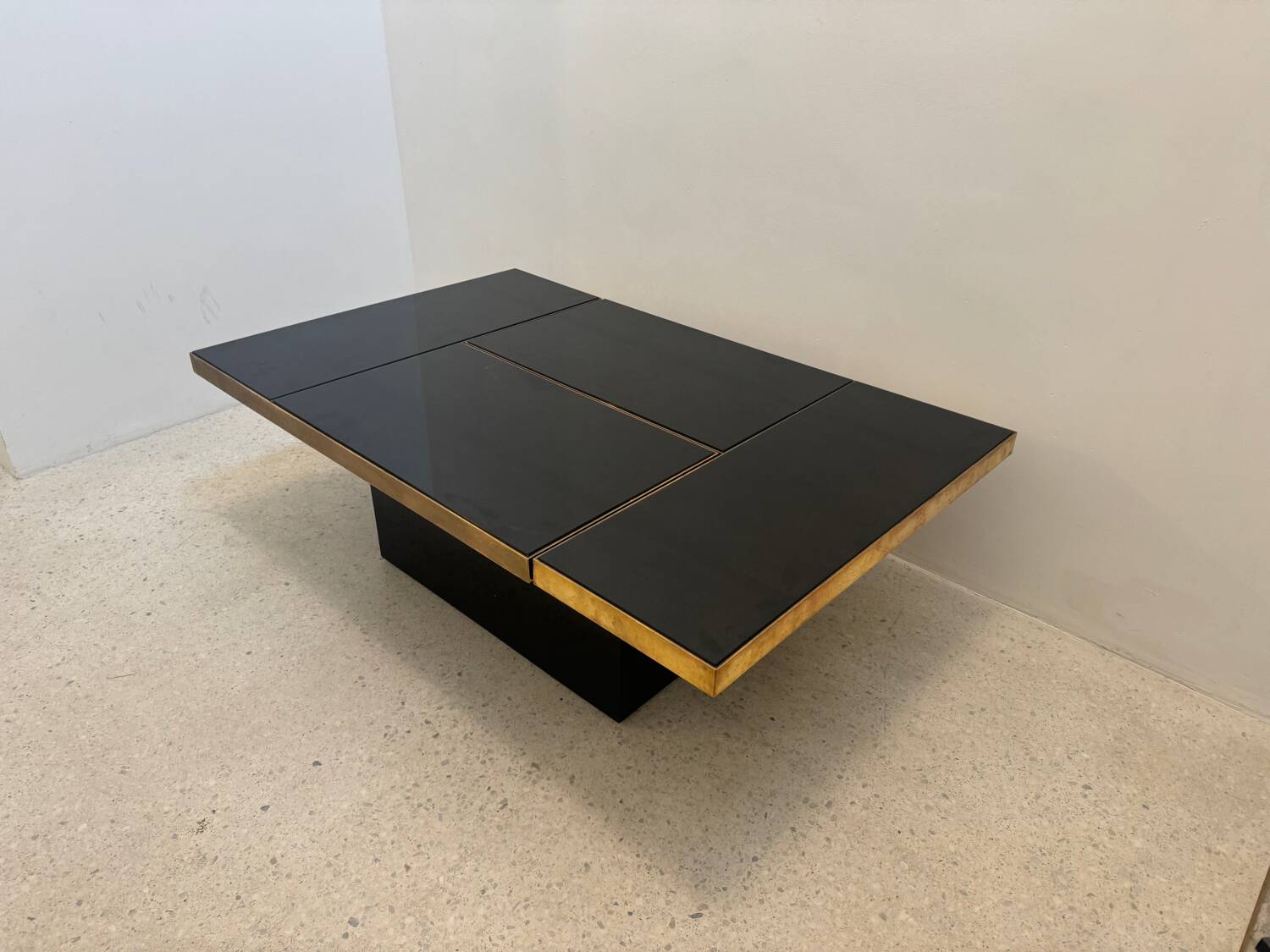 Sliding coffee table - hidden bar - Belgo Chrom