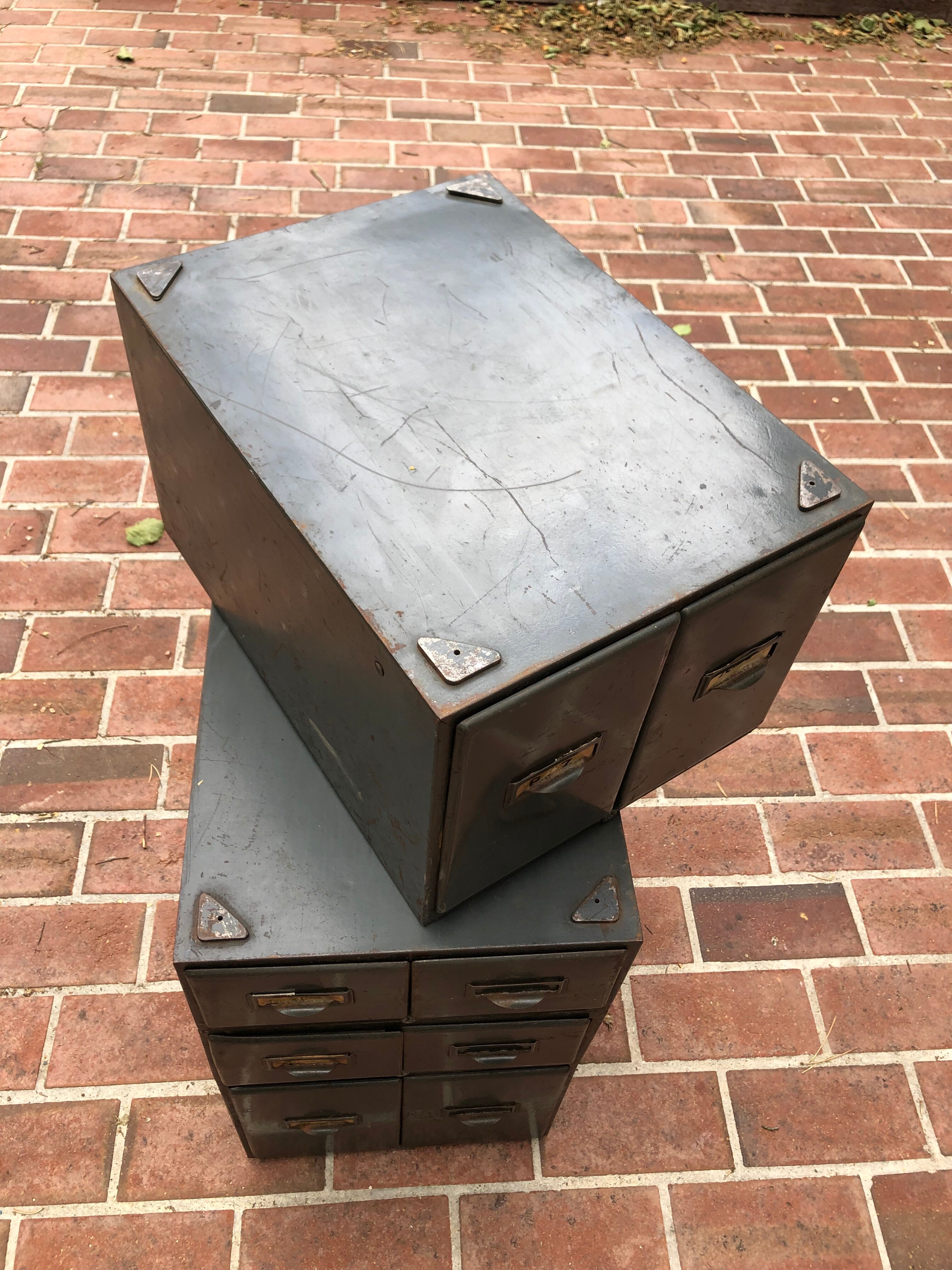 Metal drawer units