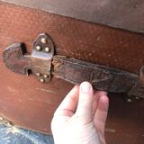 Travel trunk in wood and leather