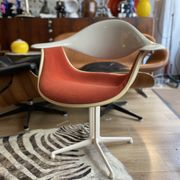 DAF Georges Nelson chair for Herman Miller. Foot la Fonda.