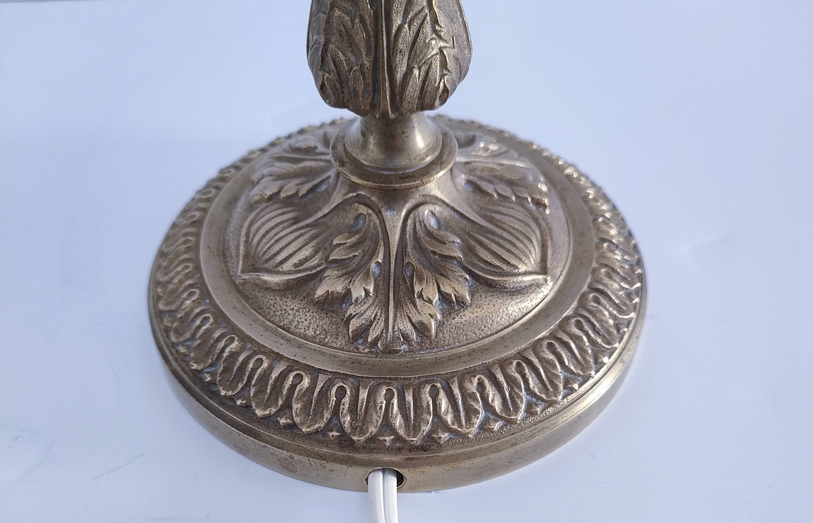 Pied de lampe bronze décor feuillagé