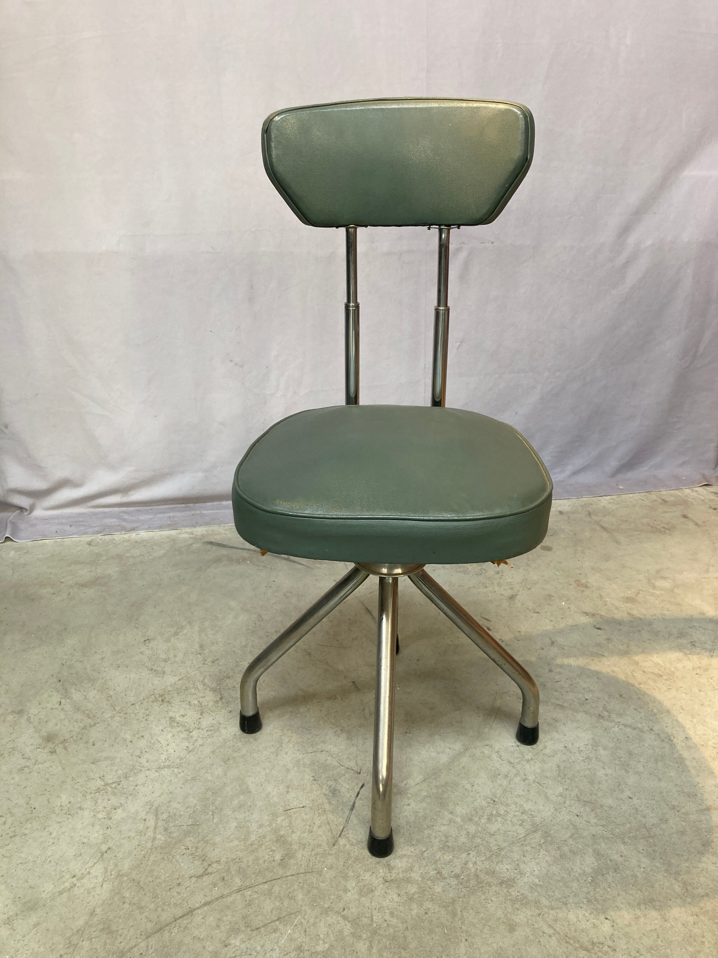 Vintage rotating office chair