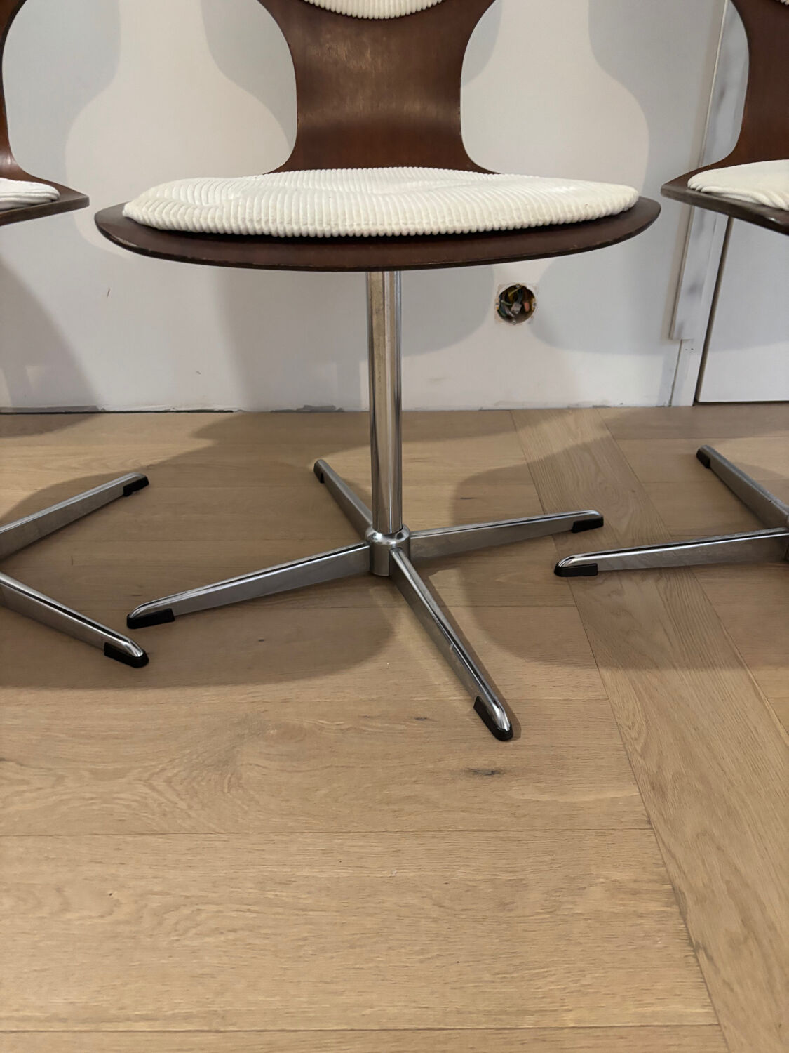 Lot of 4 vintage swivel chairs in the style of Arne Jacobsen, Scandinavian.