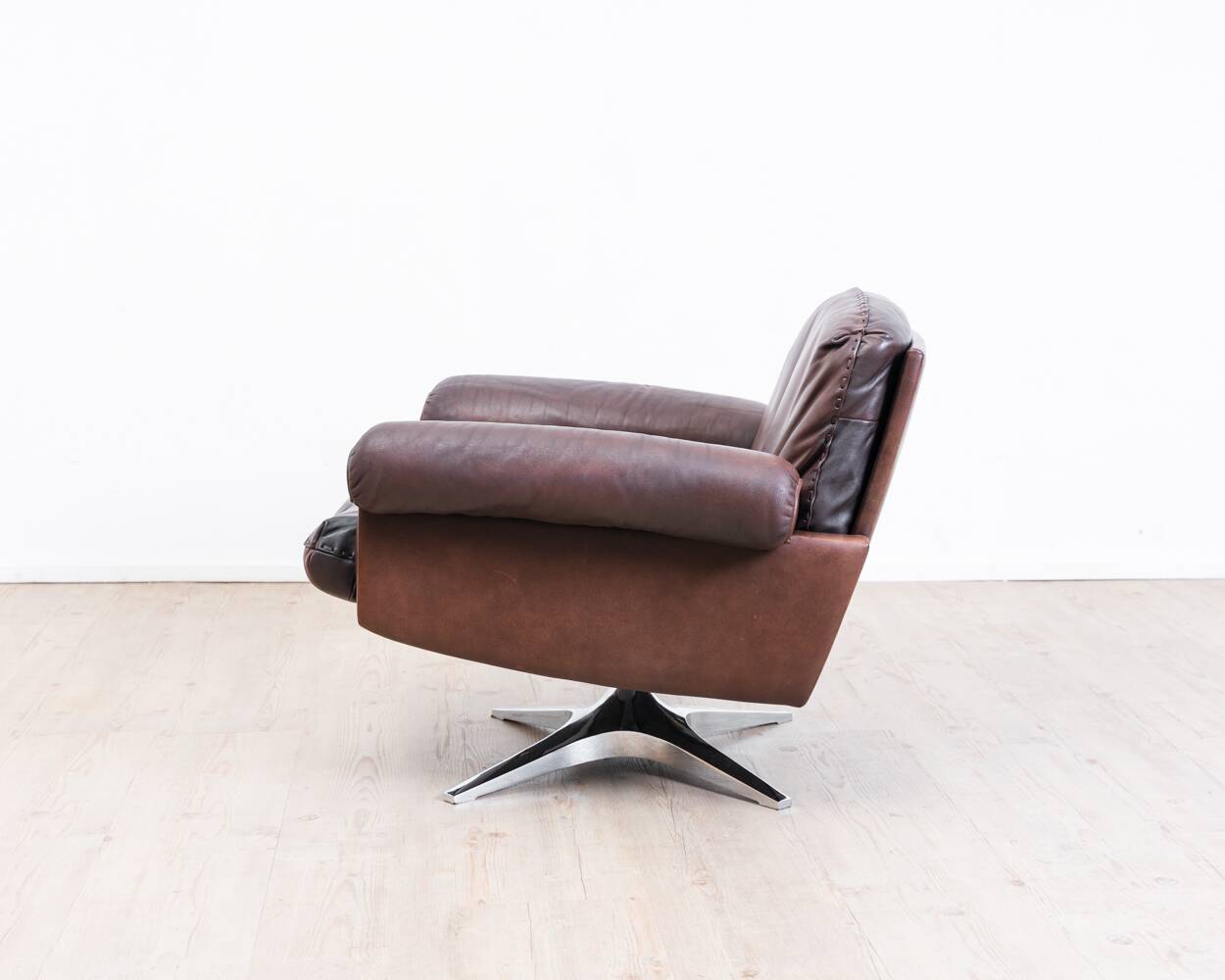 Brown leather swivel armchair by De Sede, model DS 31, 1960s, wine.