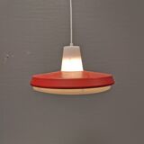 Lampe à suspension des années 70, métal laqué rouge avec plateau en plastique dur