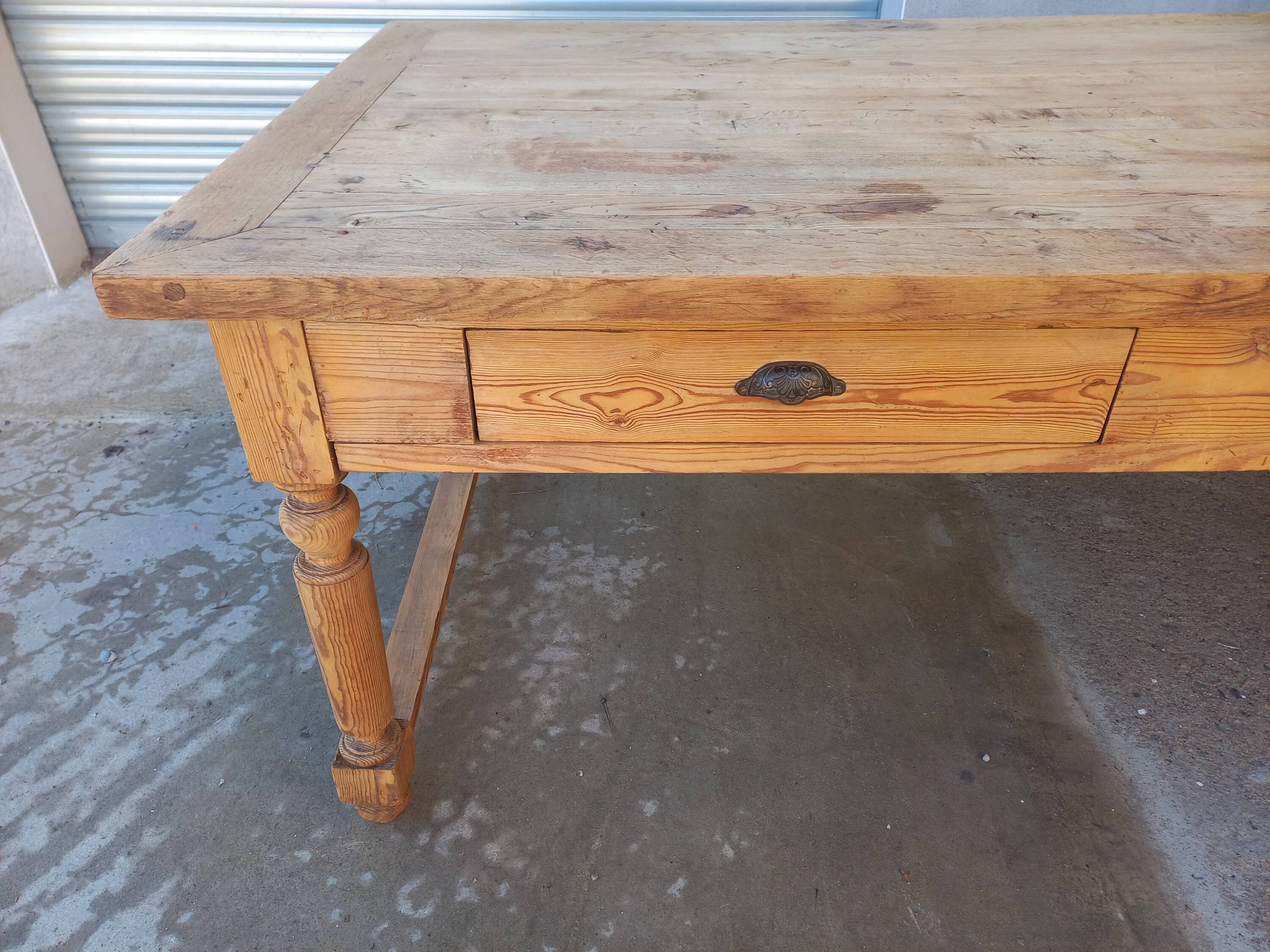 Grande table de communauté en chêne et sapin