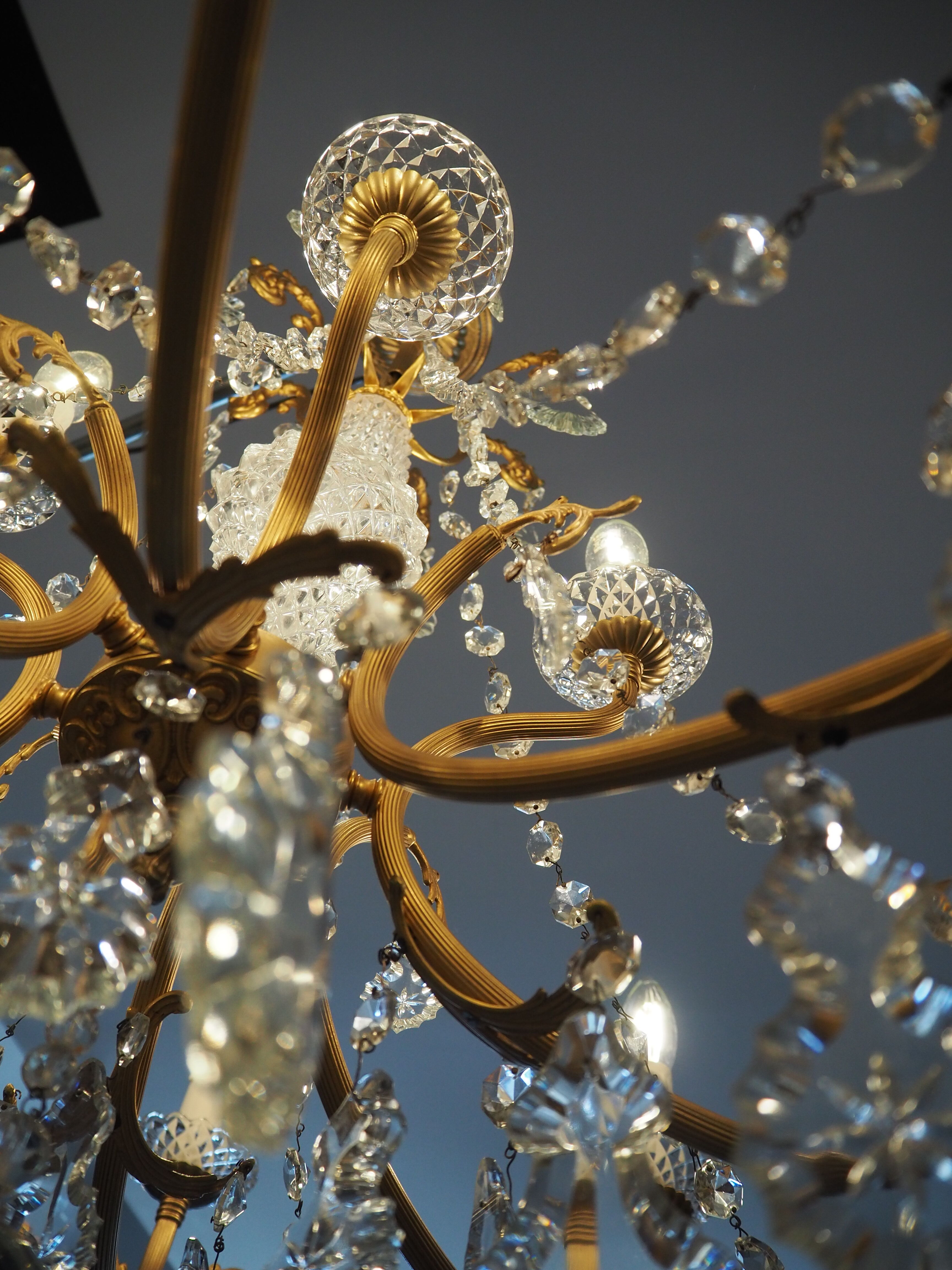 Chandelier 12 lamps with grapevines in crystal, bronze and regulated