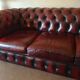 Three-seater burgundy burgundy leather chesterfield sofa