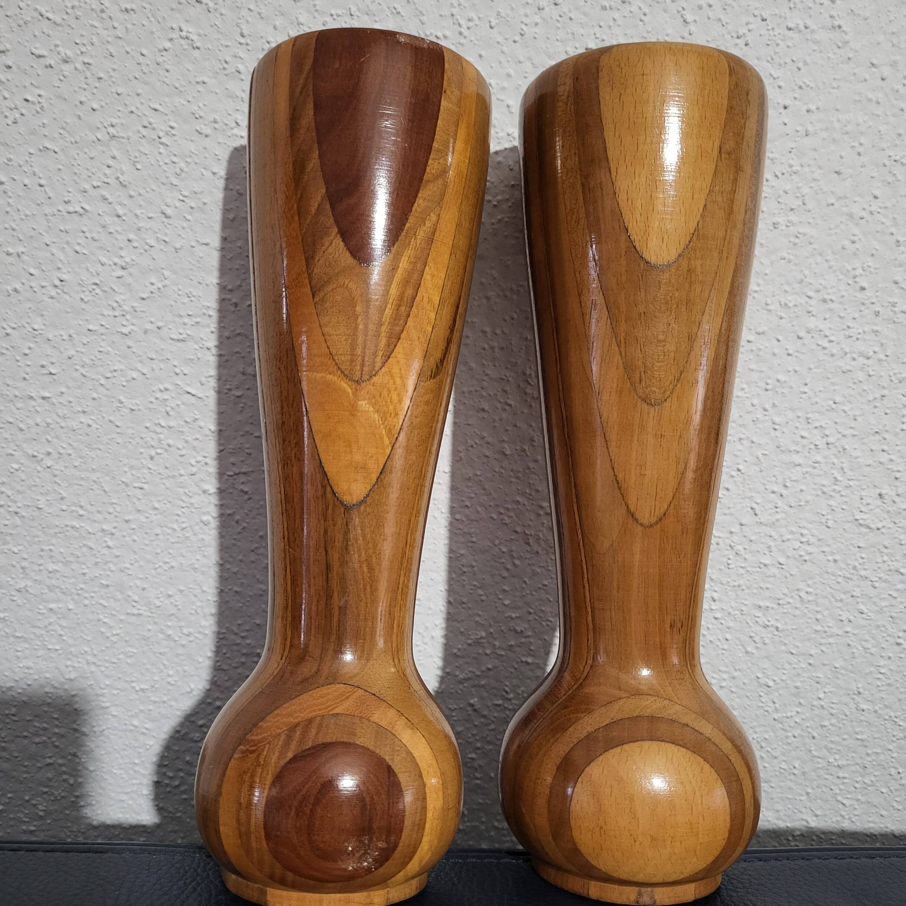 Wooden vases, companions of duty