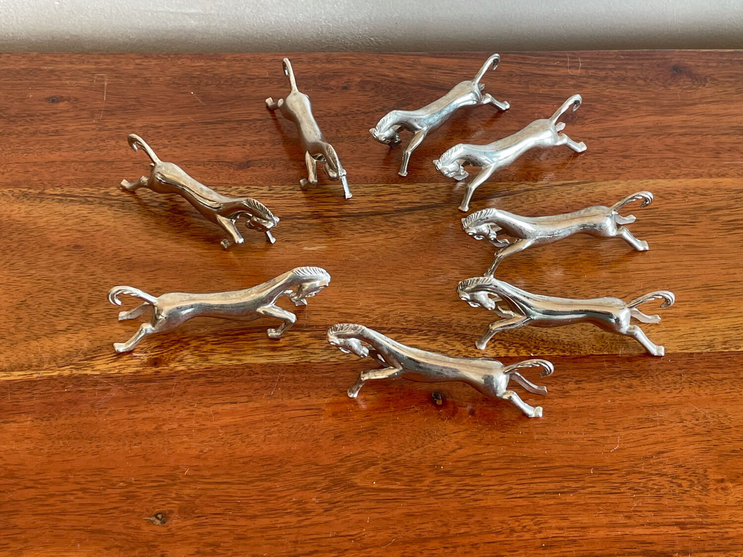 8 doors covered horses