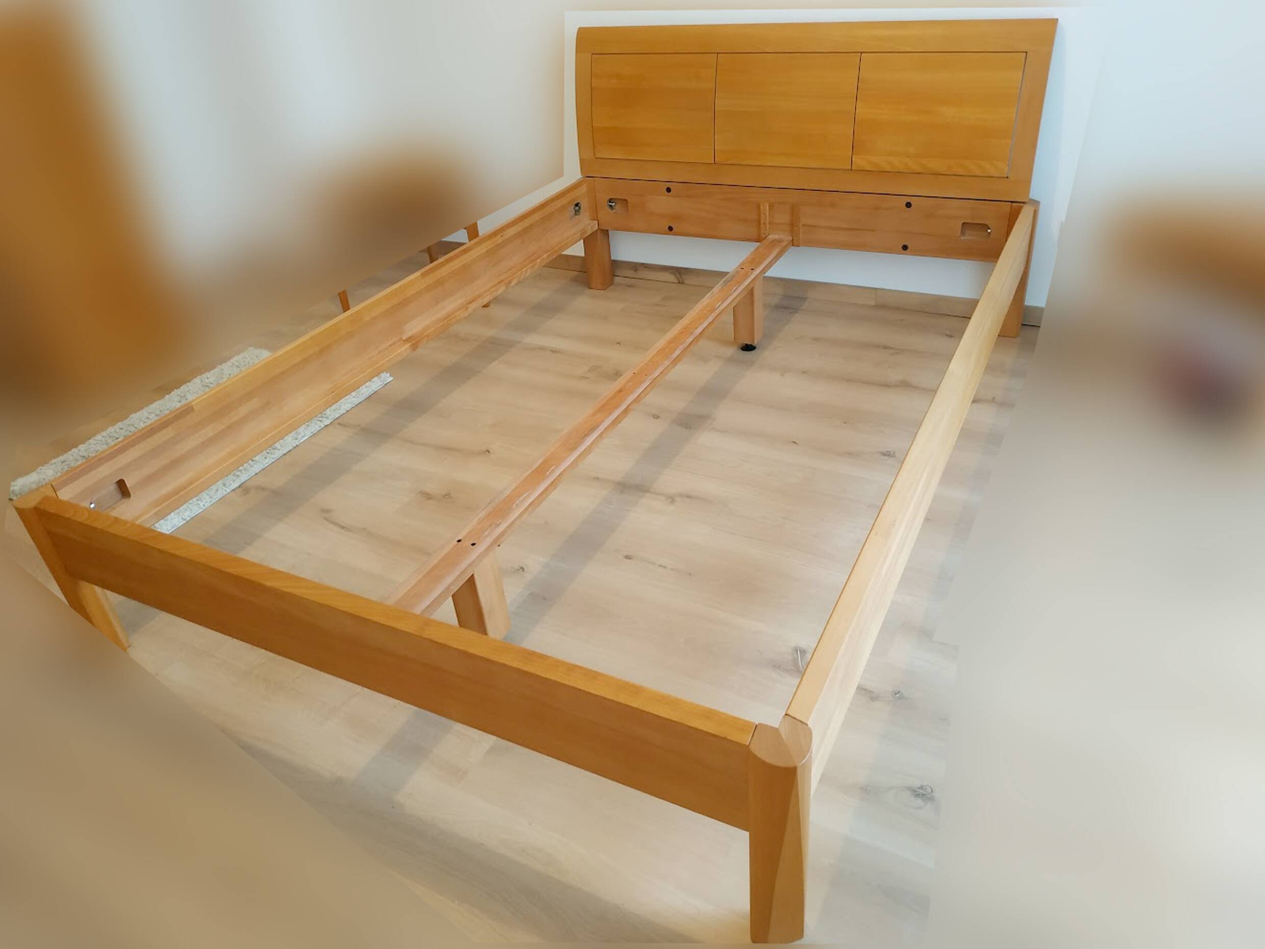 Seltz bed in solid steamed beech