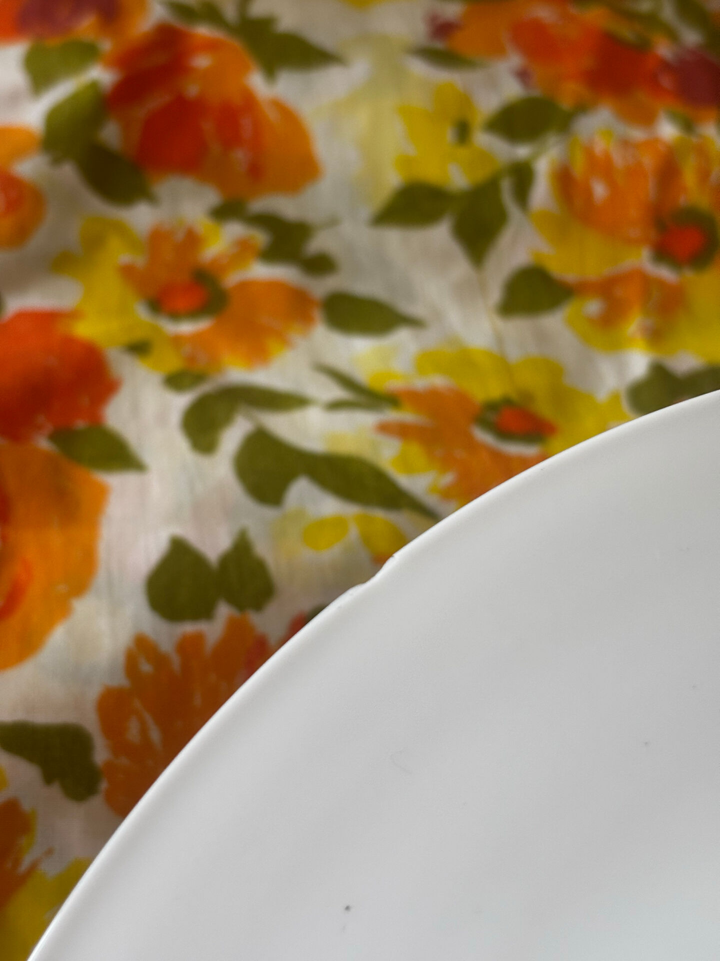 Vintage grand lampshade in white opaline.