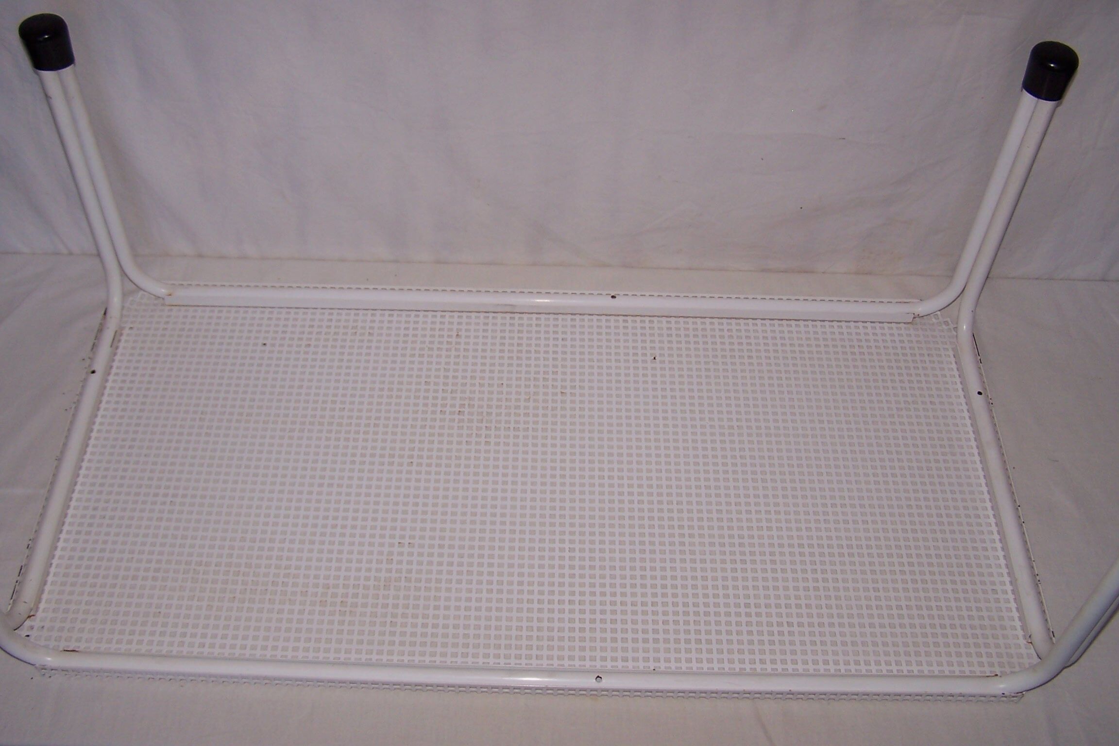 Table low perforated - plate 60 years