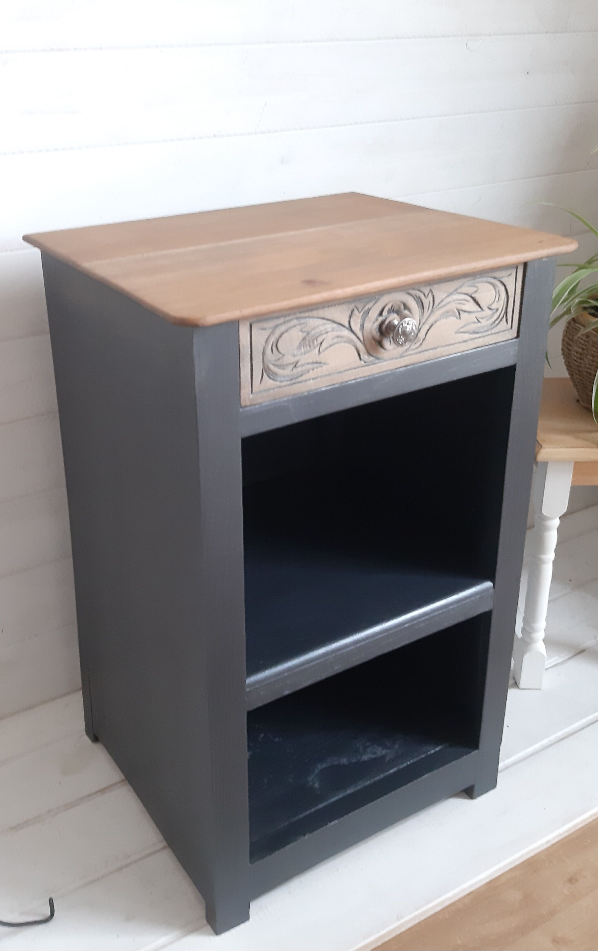 Bedside table/ Side cabinet