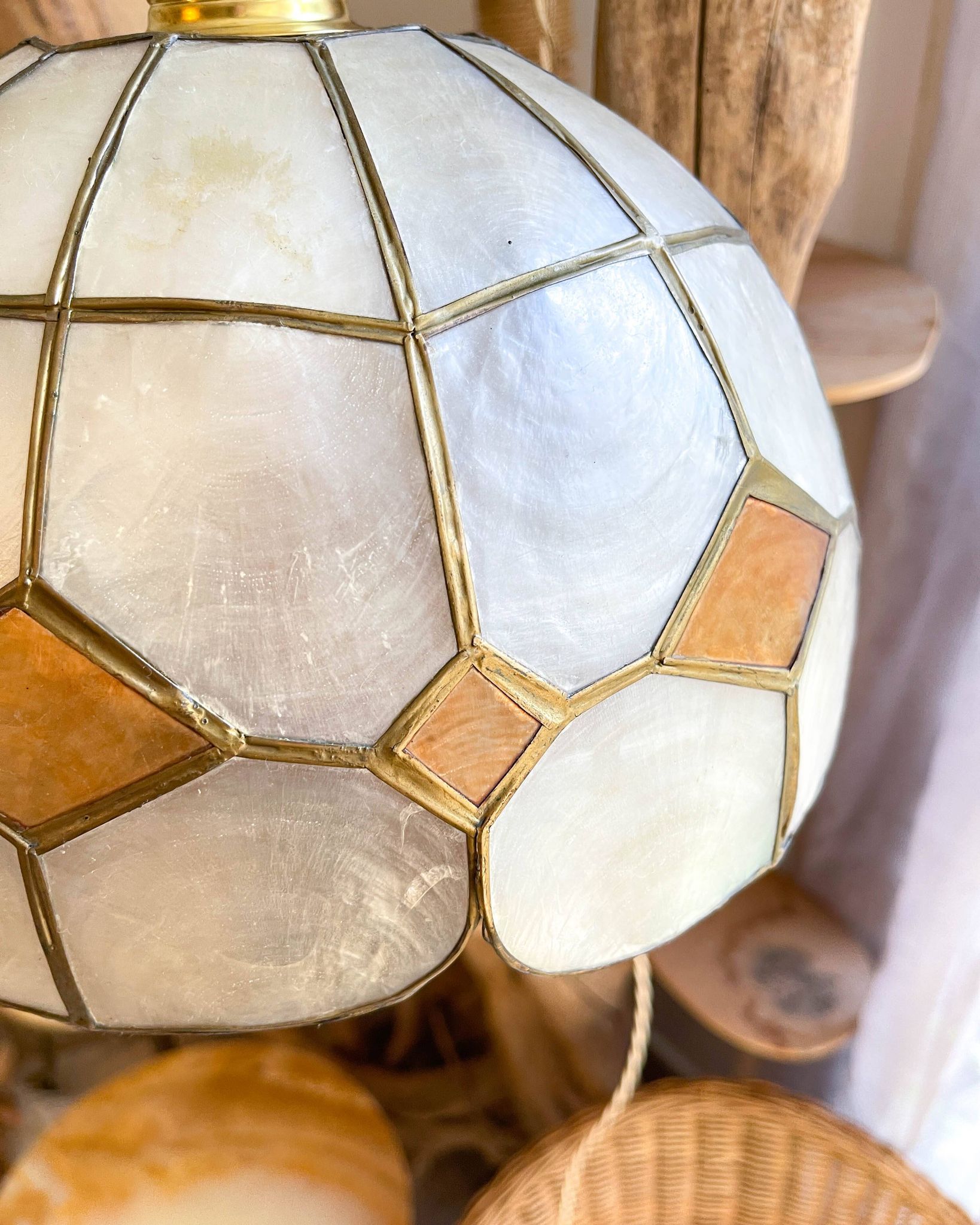 Vintage mother-of-pearl and vintage brass pendant light 1970