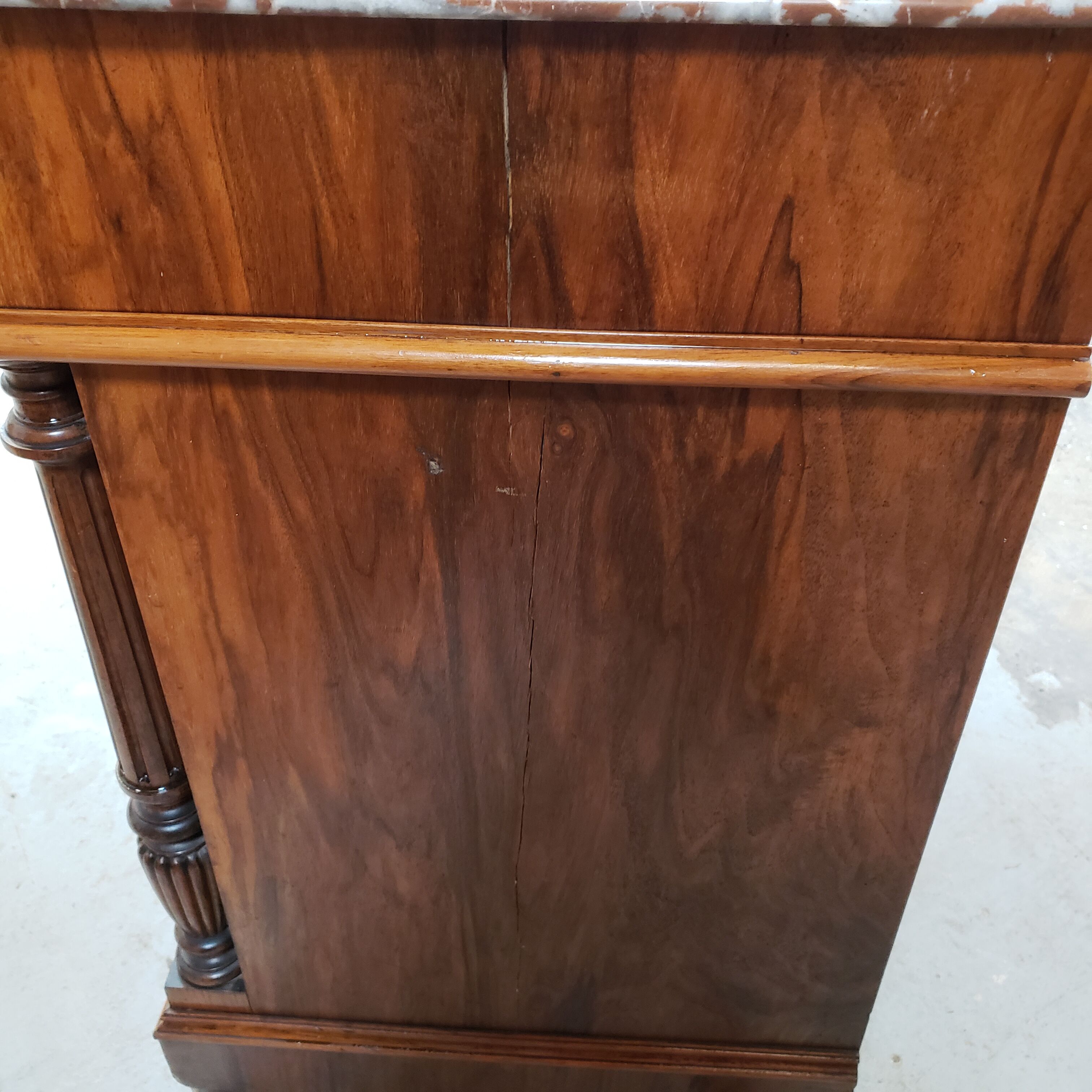 Antique chest of drawers carved in walnut XIX