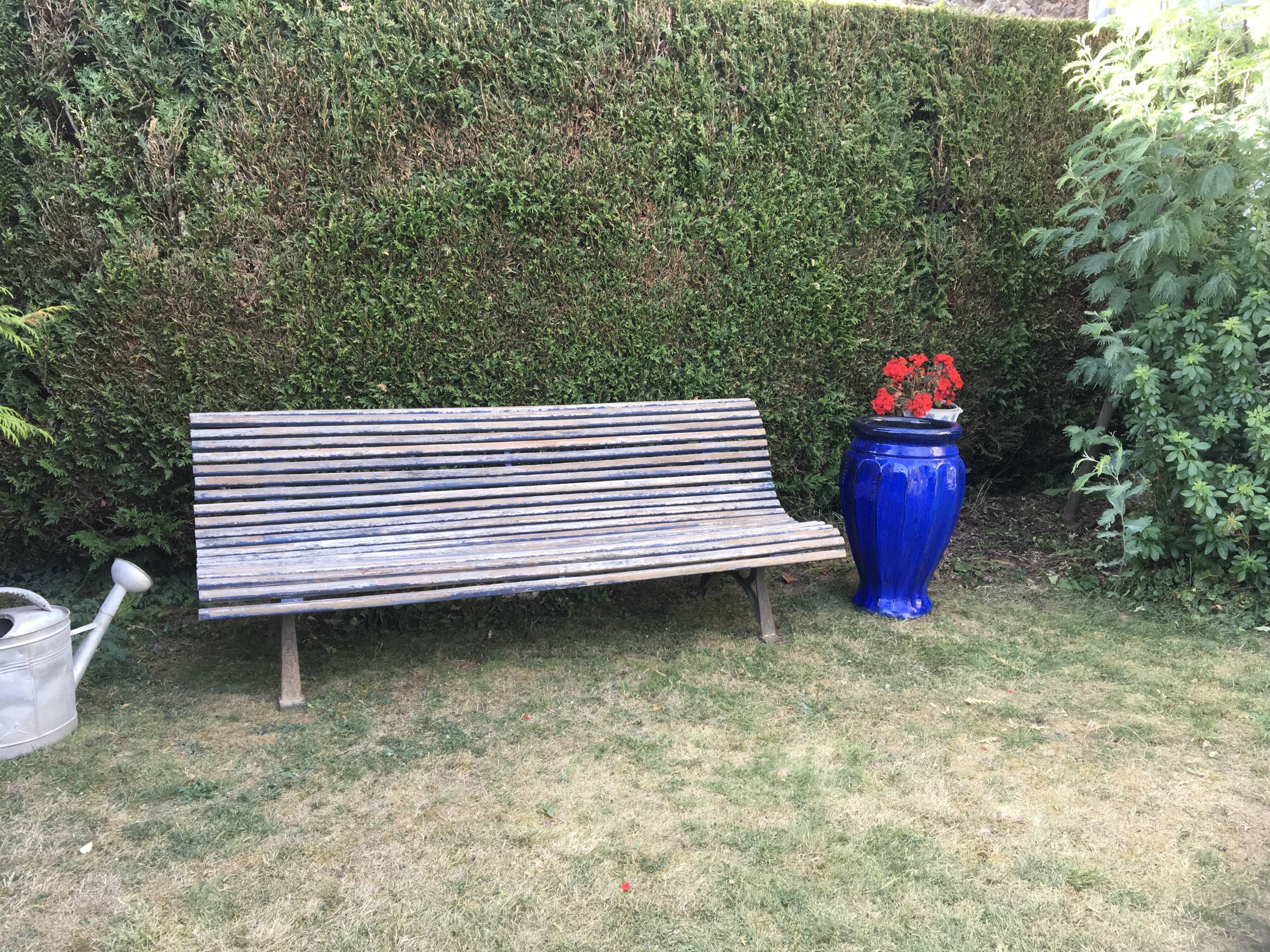 Former parisian bench with cast base