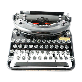 Underwood Noiseless black portable typewriter from 1935 revised new ribbon USA