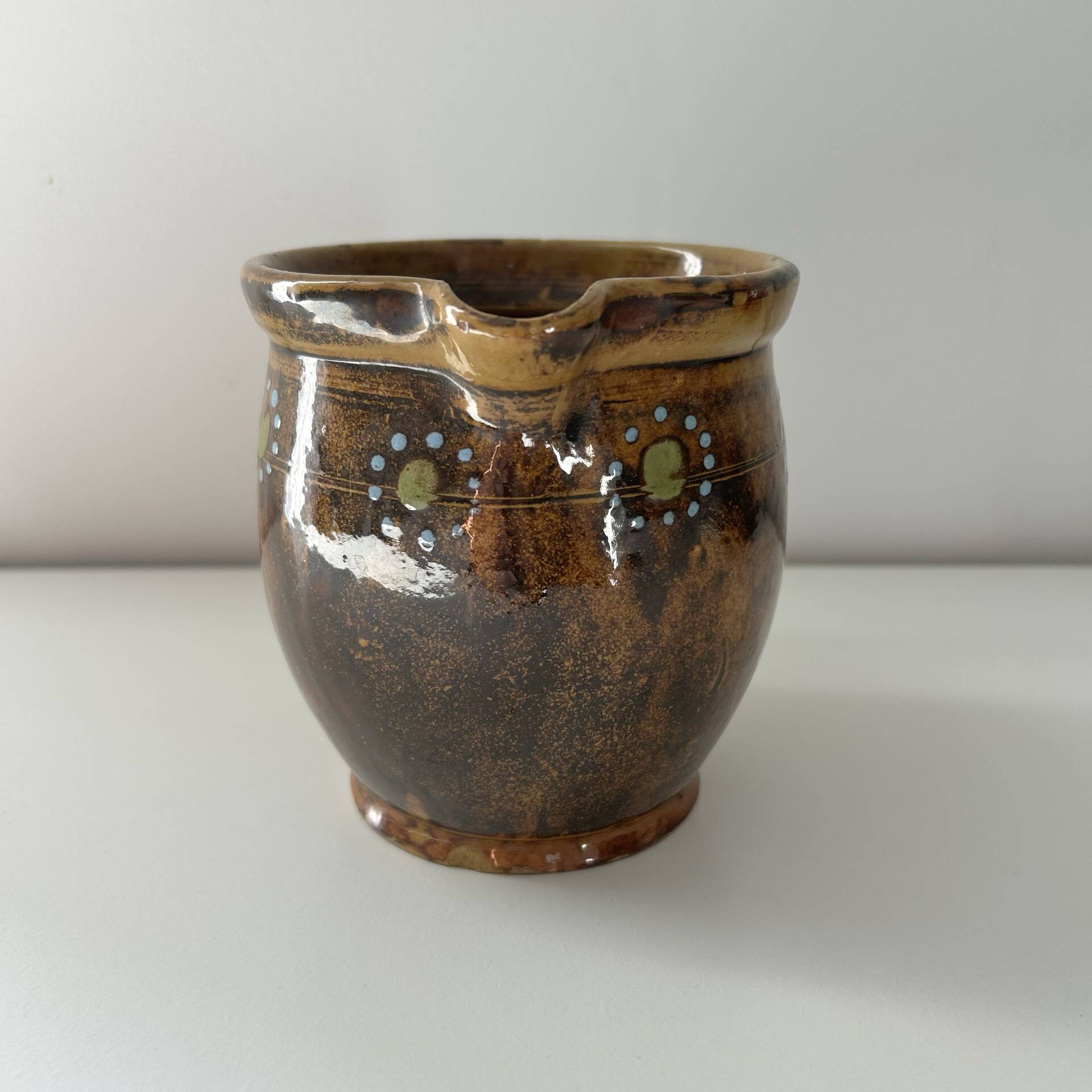 Provençal pitcher with floral decoration