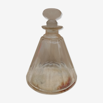 Conical glass decanter with cap