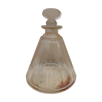 Conical glass decanter with cap