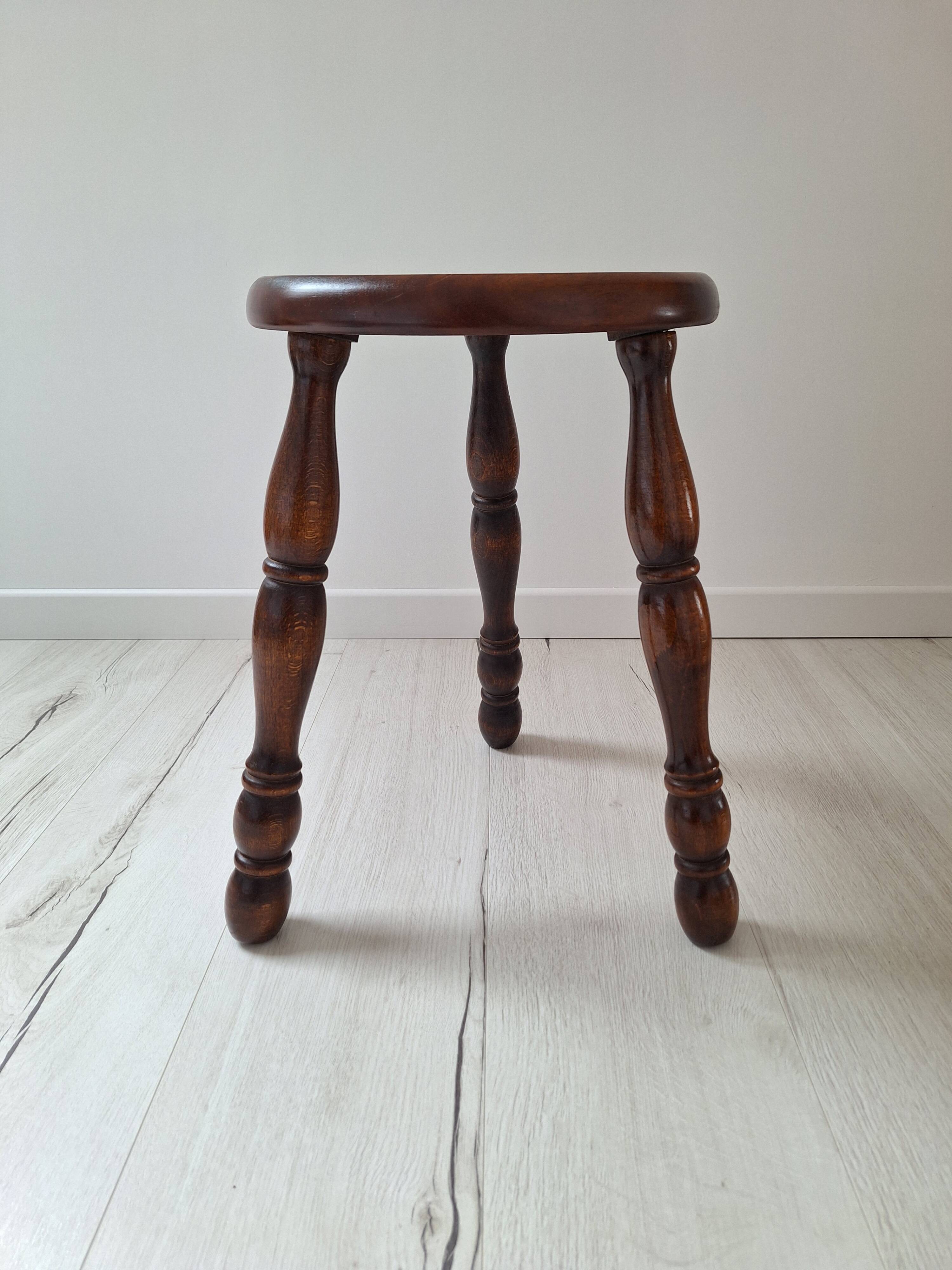 Tabouret tripode