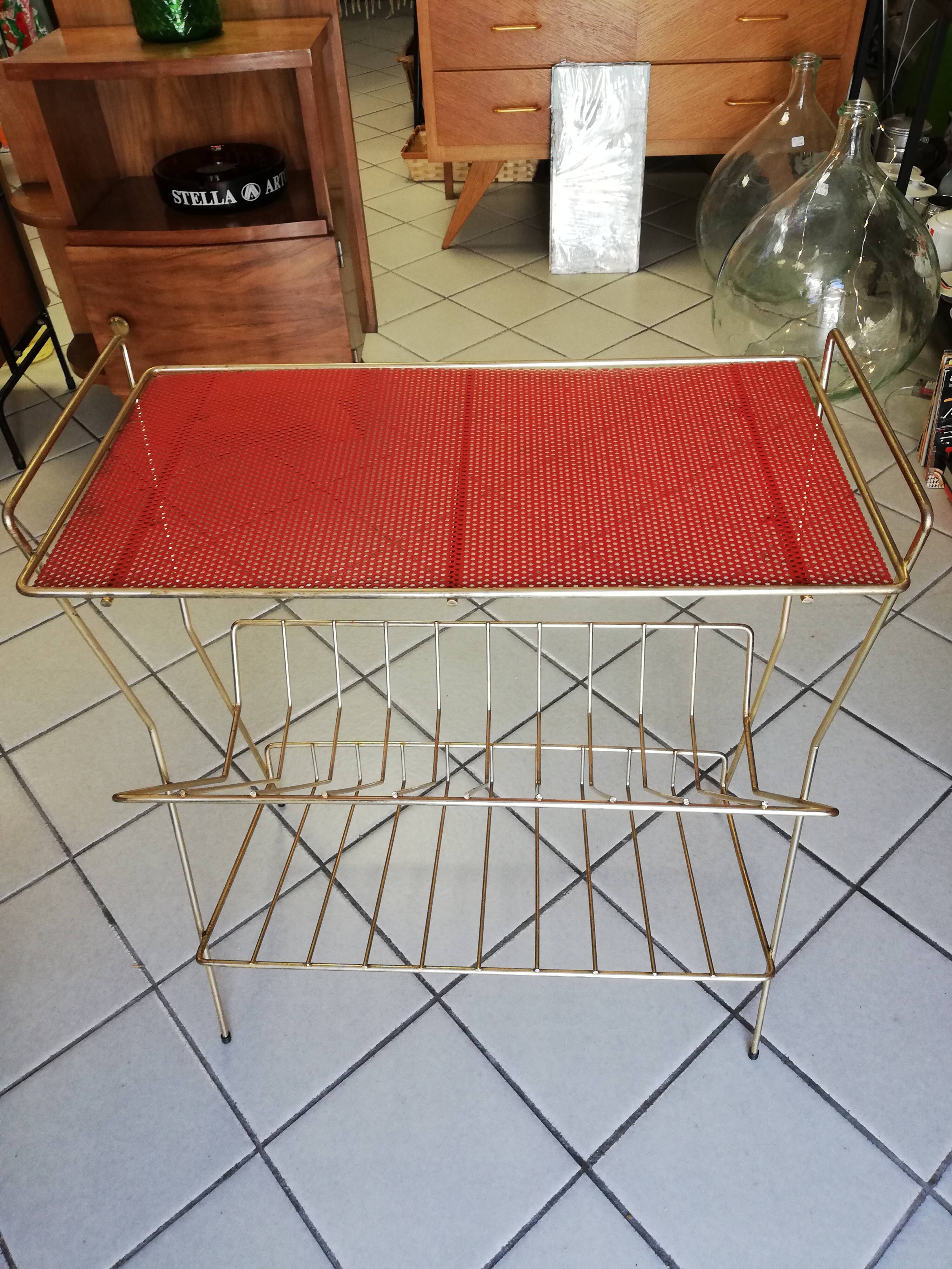Side table with magazine rack