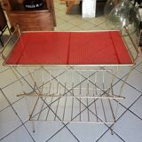 Side table with magazine rack
