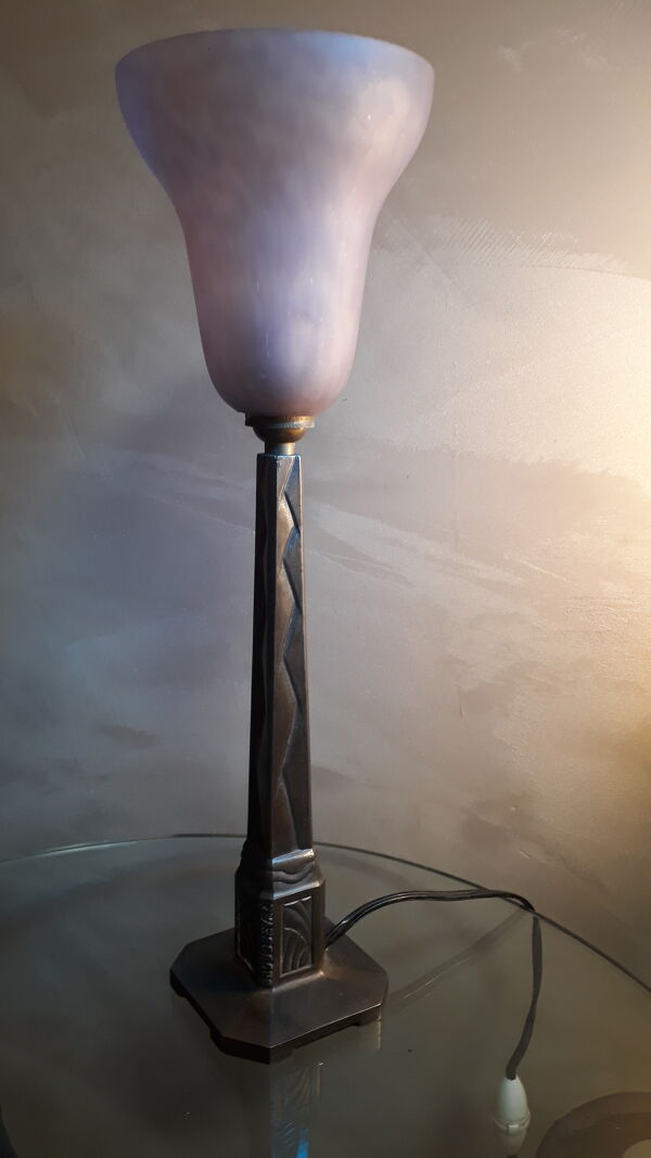 Lampe fonte d'acier 1920  signé de la maison Brousseval  et tulipe muller et frere non signe
