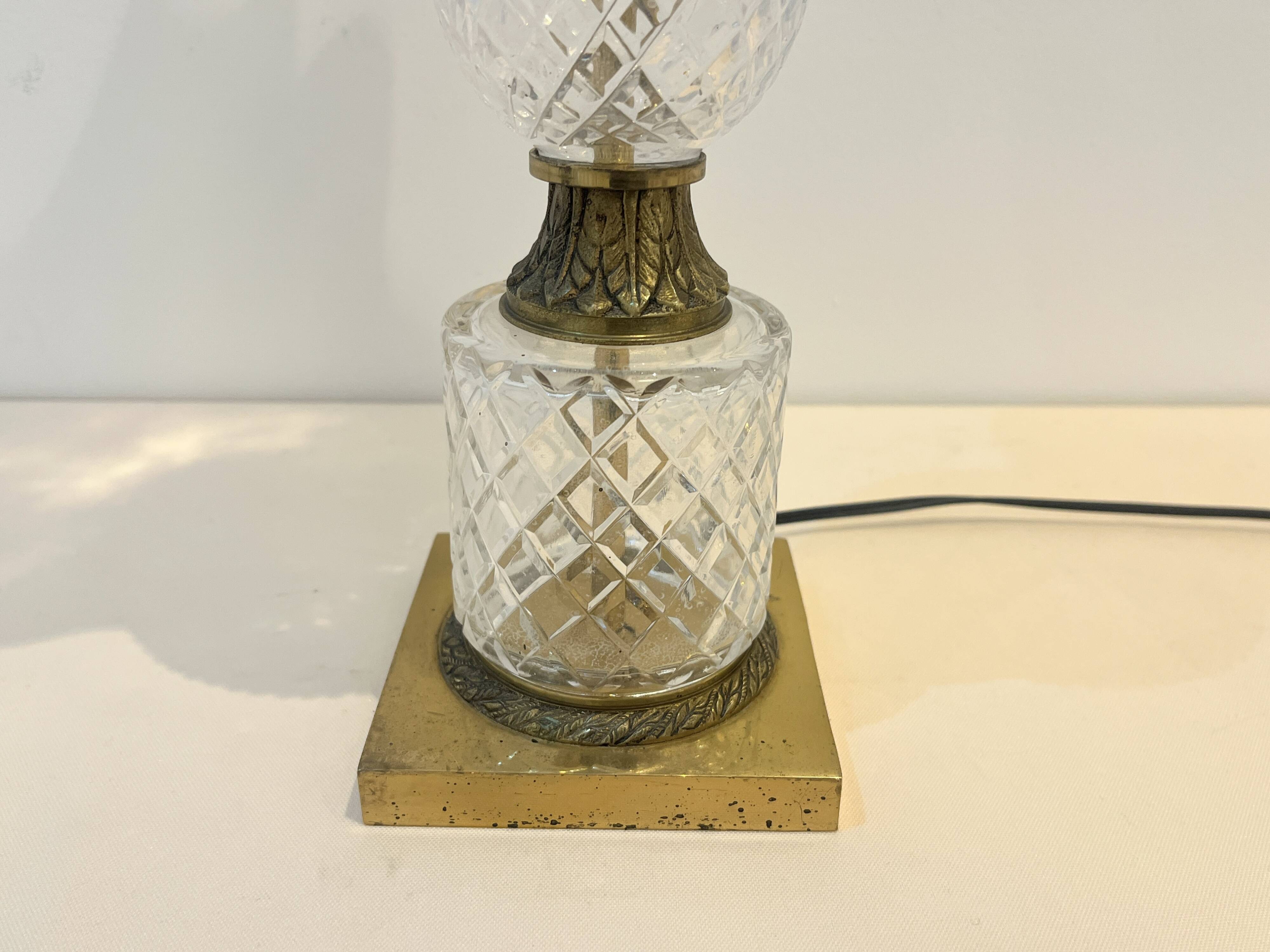 Large Albret crystal lamp in brass and neoclassical opaline glass globe