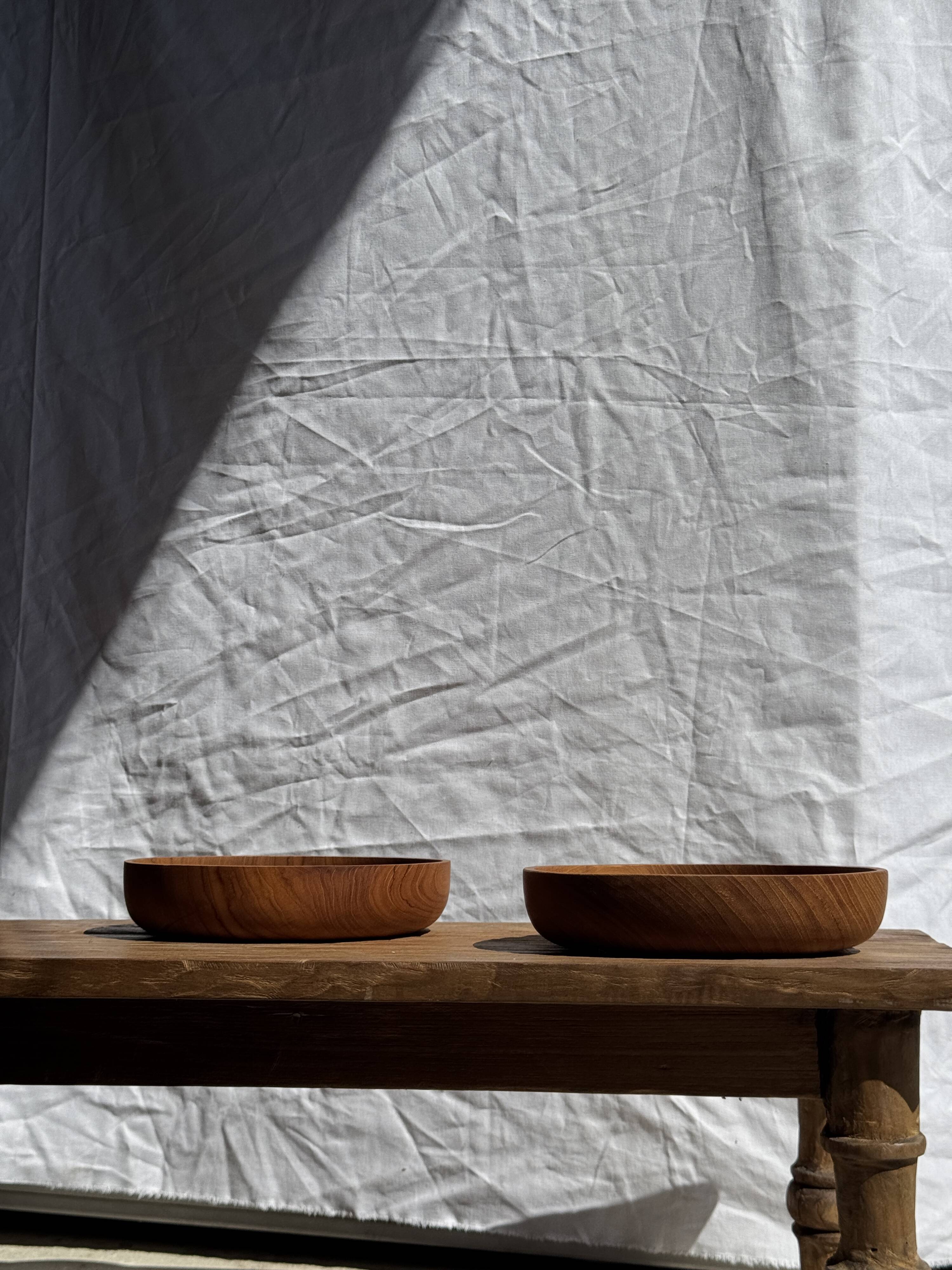 Bowl, cut or presentation plate in solid teak D25 H5.5