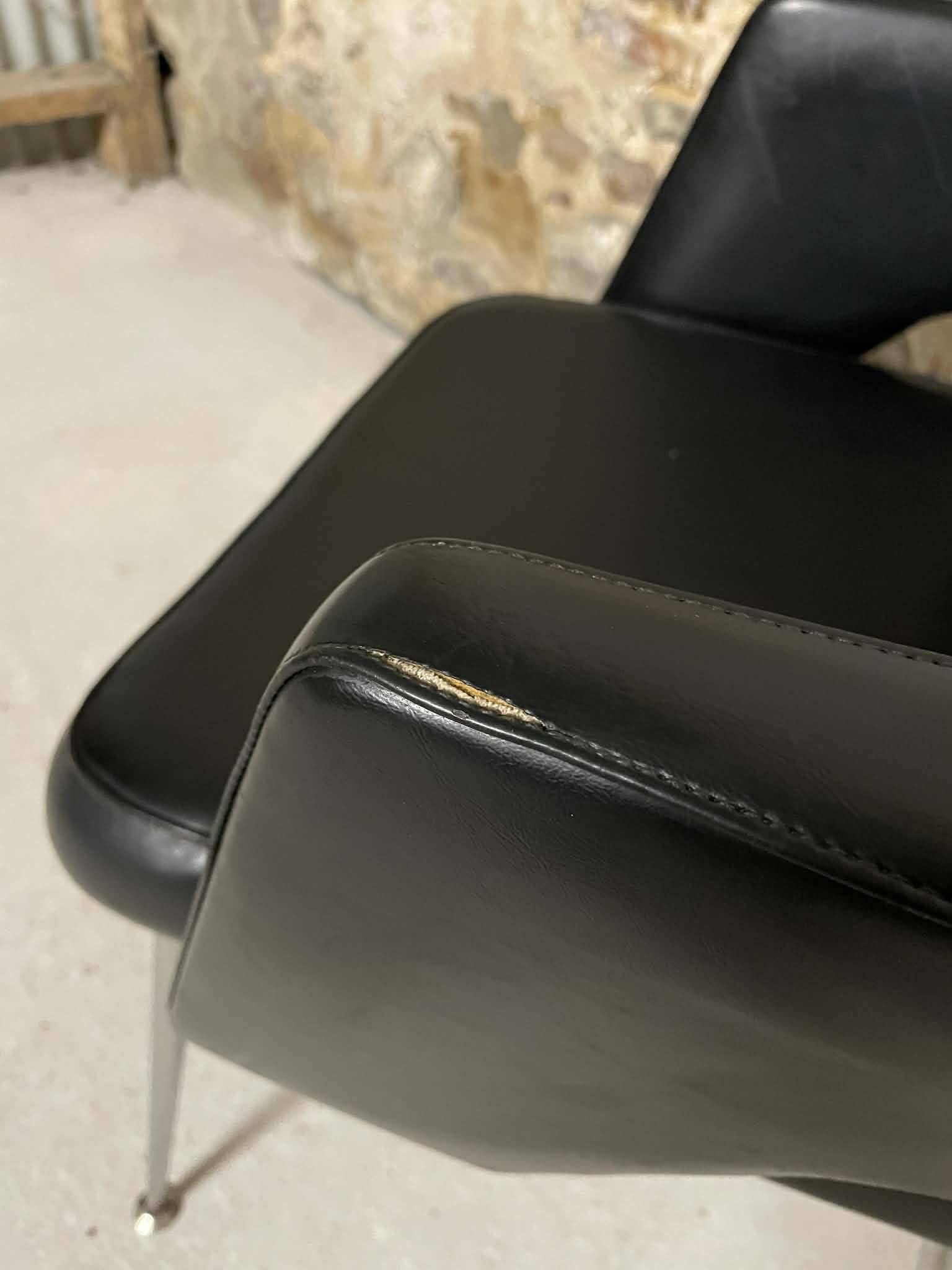 Conference chair in black design with metal legs – contemporary lines