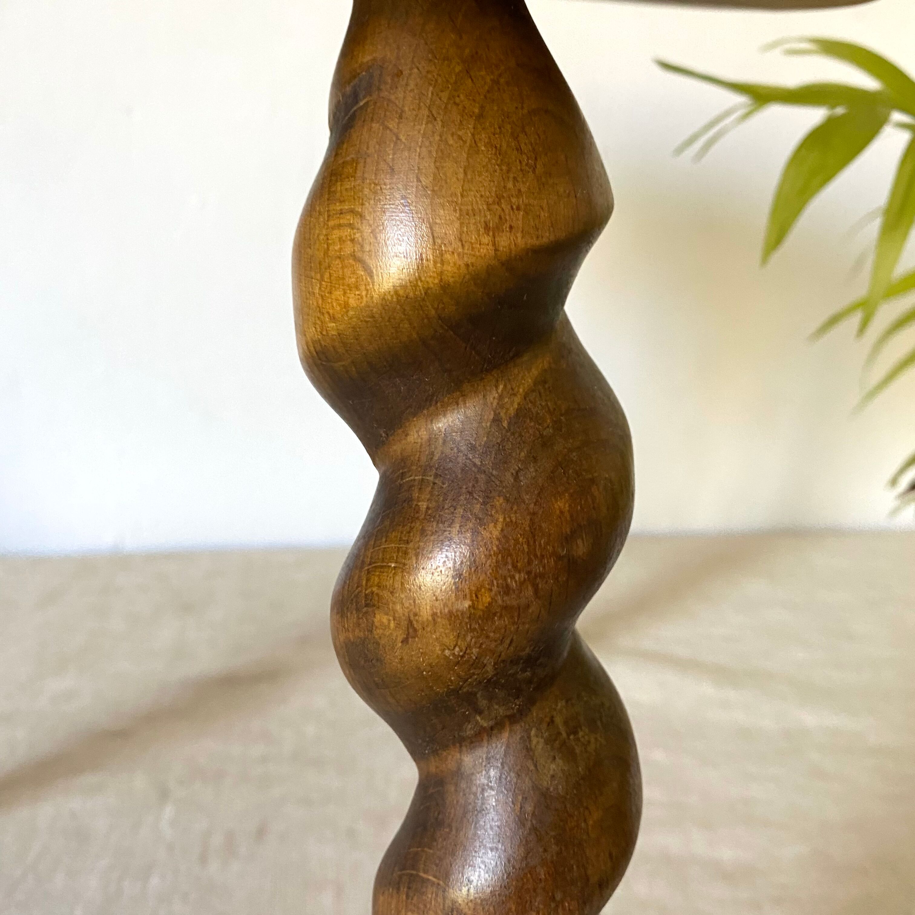 Tripod stool twisted feet