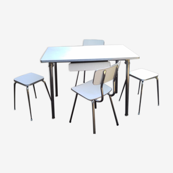 Table, chaises et tabourets formica