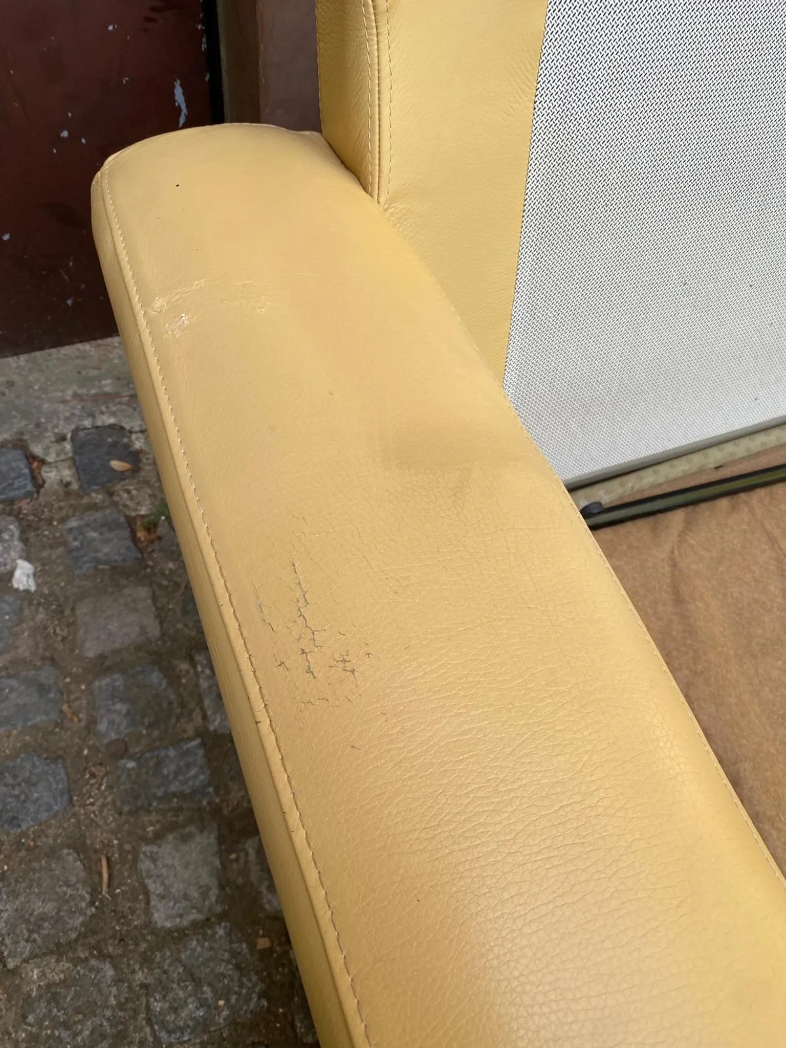 Art Deco 3-seater convertible sofa in genuine beige leather and red fabric from the 1980s.