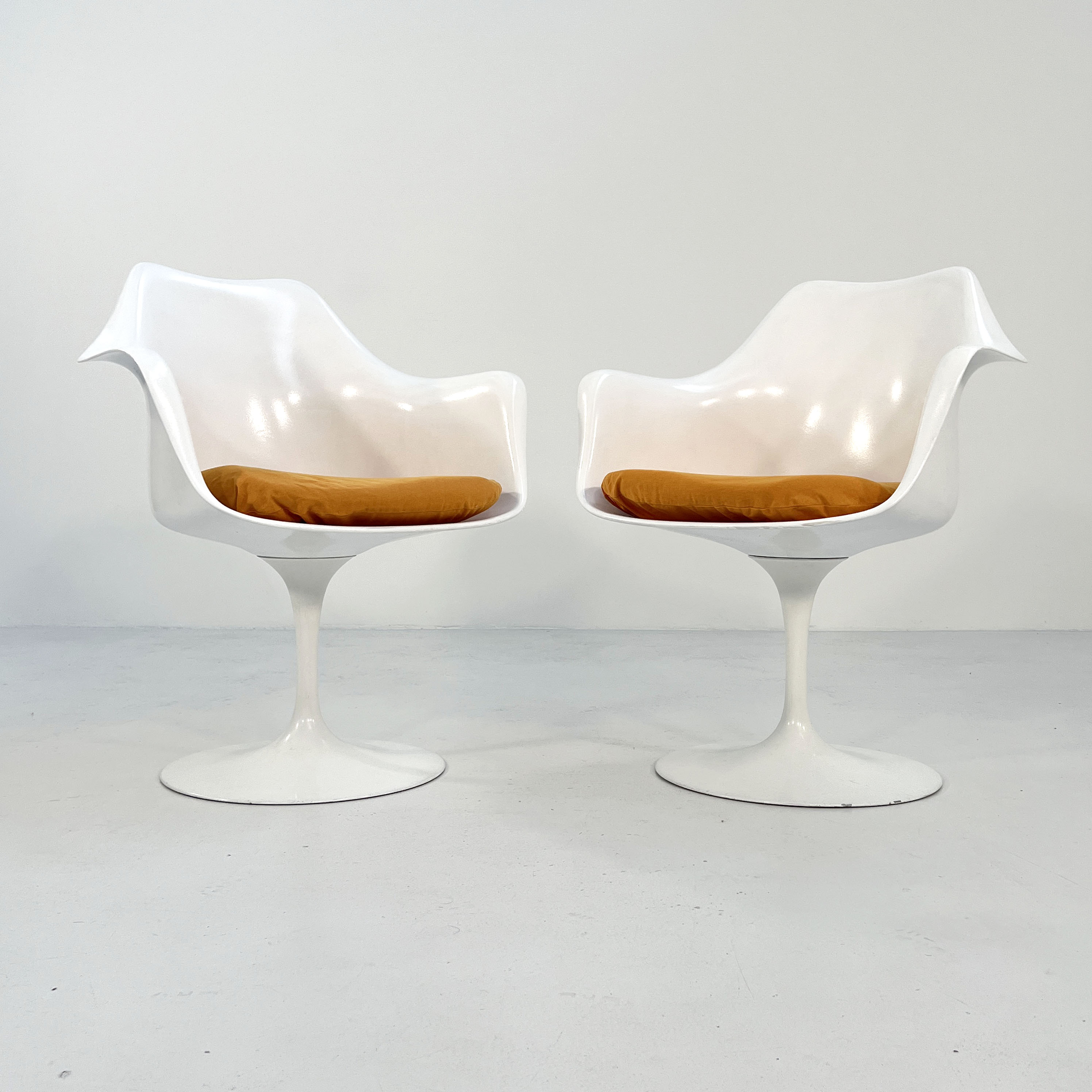 Pair of Swivel Tulip Armchairs by Eero Saarinen for Knoll, 1970