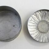 Marguerite round box, made of metal