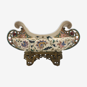 Coupe, garniture de cheminée en faïence sur socle laiton fin XIXe, début XXe siècle