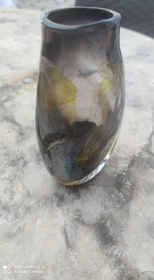 Soft-shaped glass paste vase