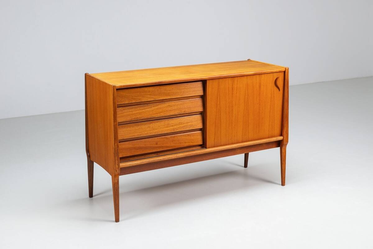 Bosteels Meubelen unique petit buffet en noyer Belgique 1960