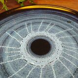 Plate with color effects in blue