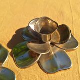Set of 2 brass flower-shaped candle holders