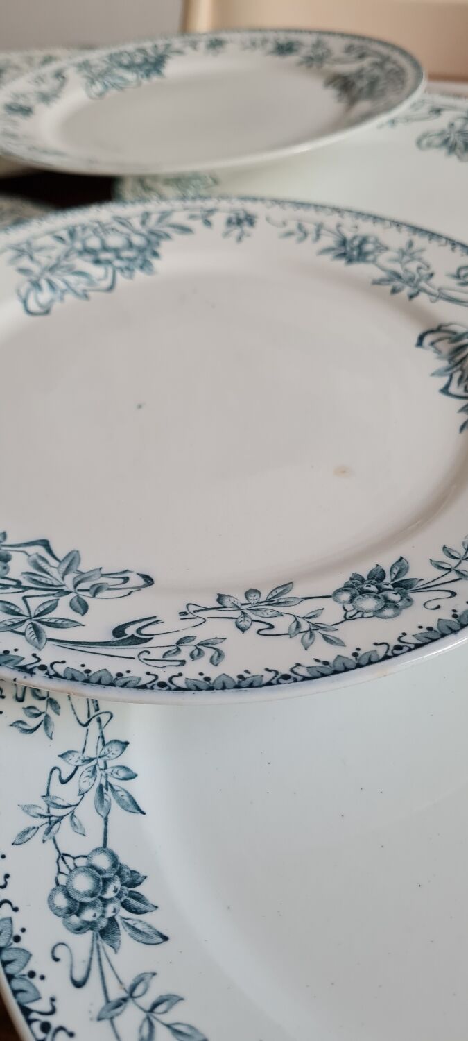 Set of 7 iron clay plates