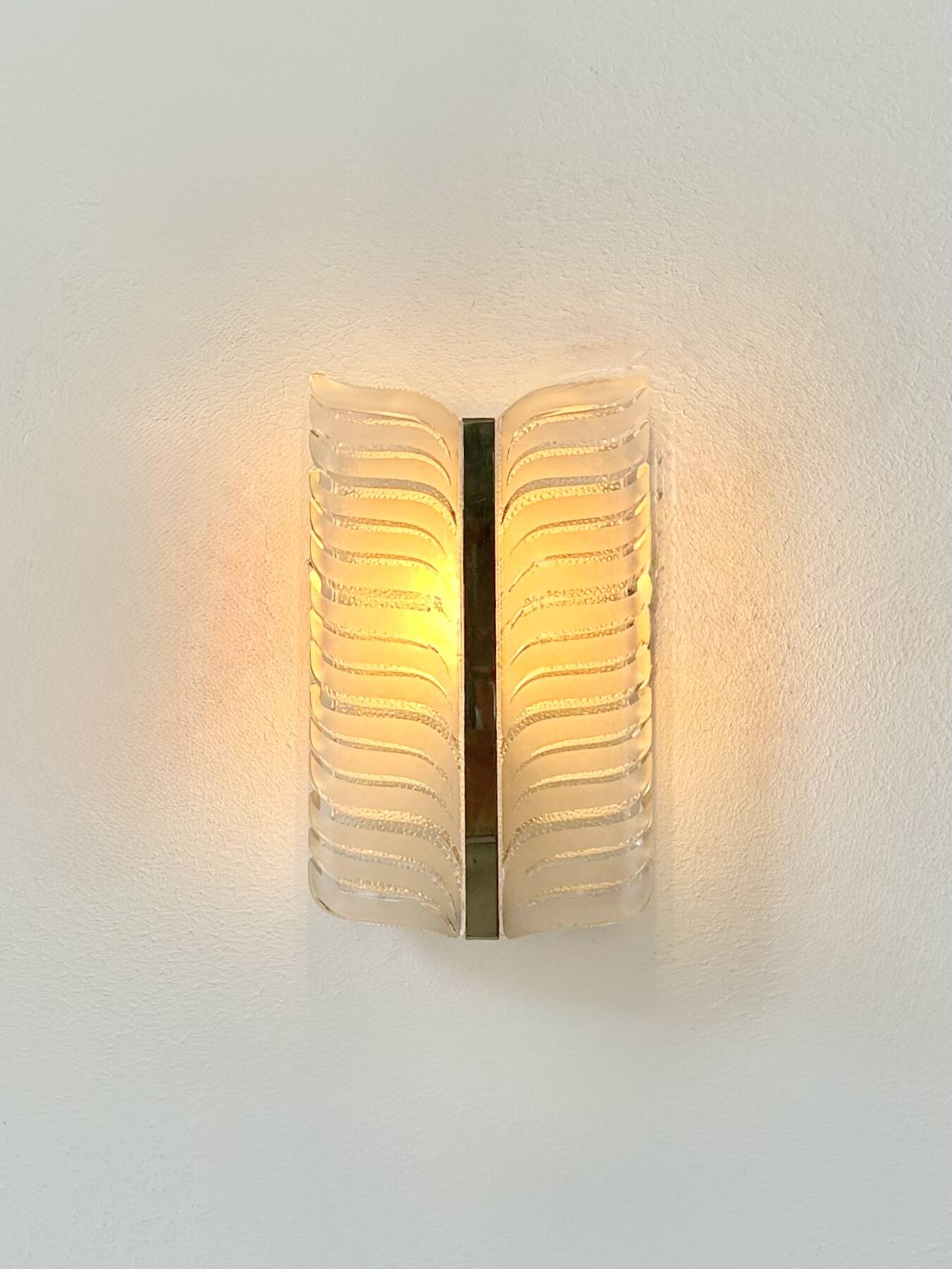 Vintage Murano wall light, glass and metal, by Kalmar Austria 1960.