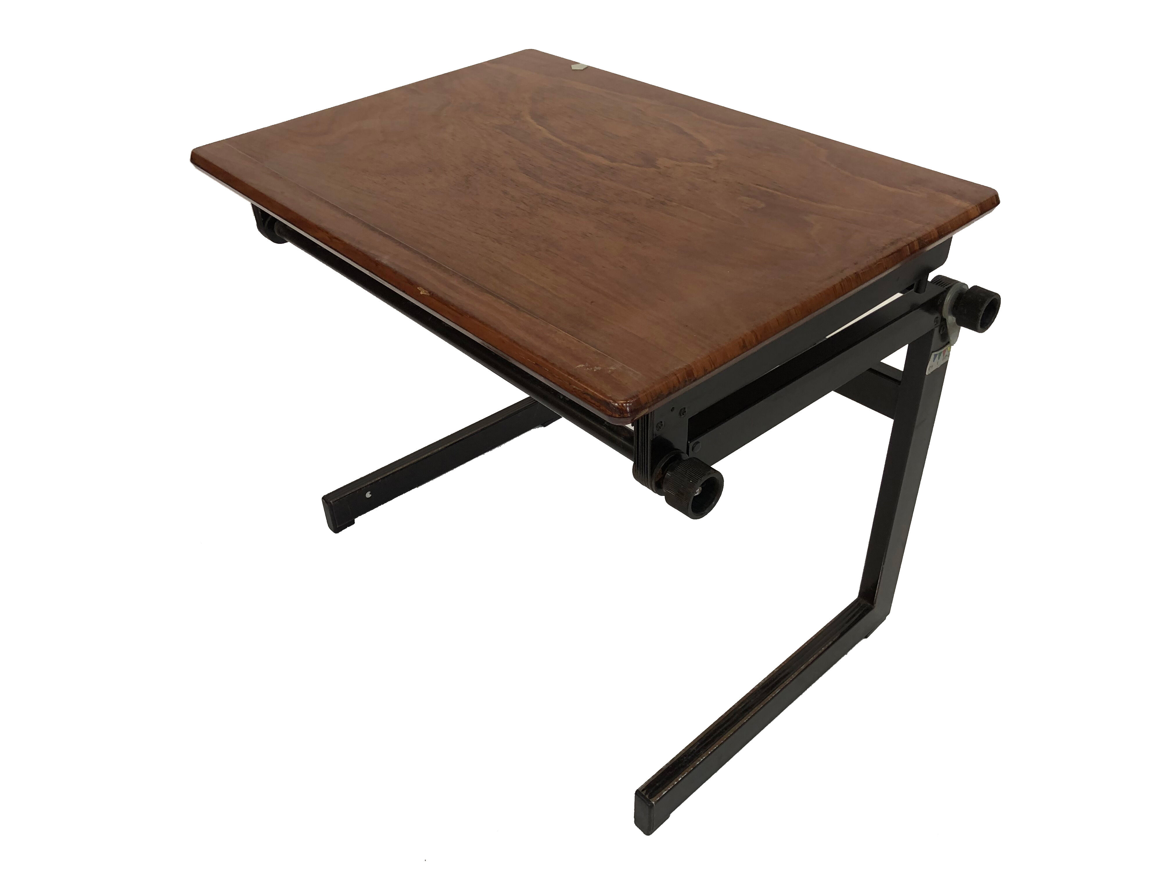 Bureau industriel des années 70 Pays-Bas Marko Galvanitas avec sa chaise