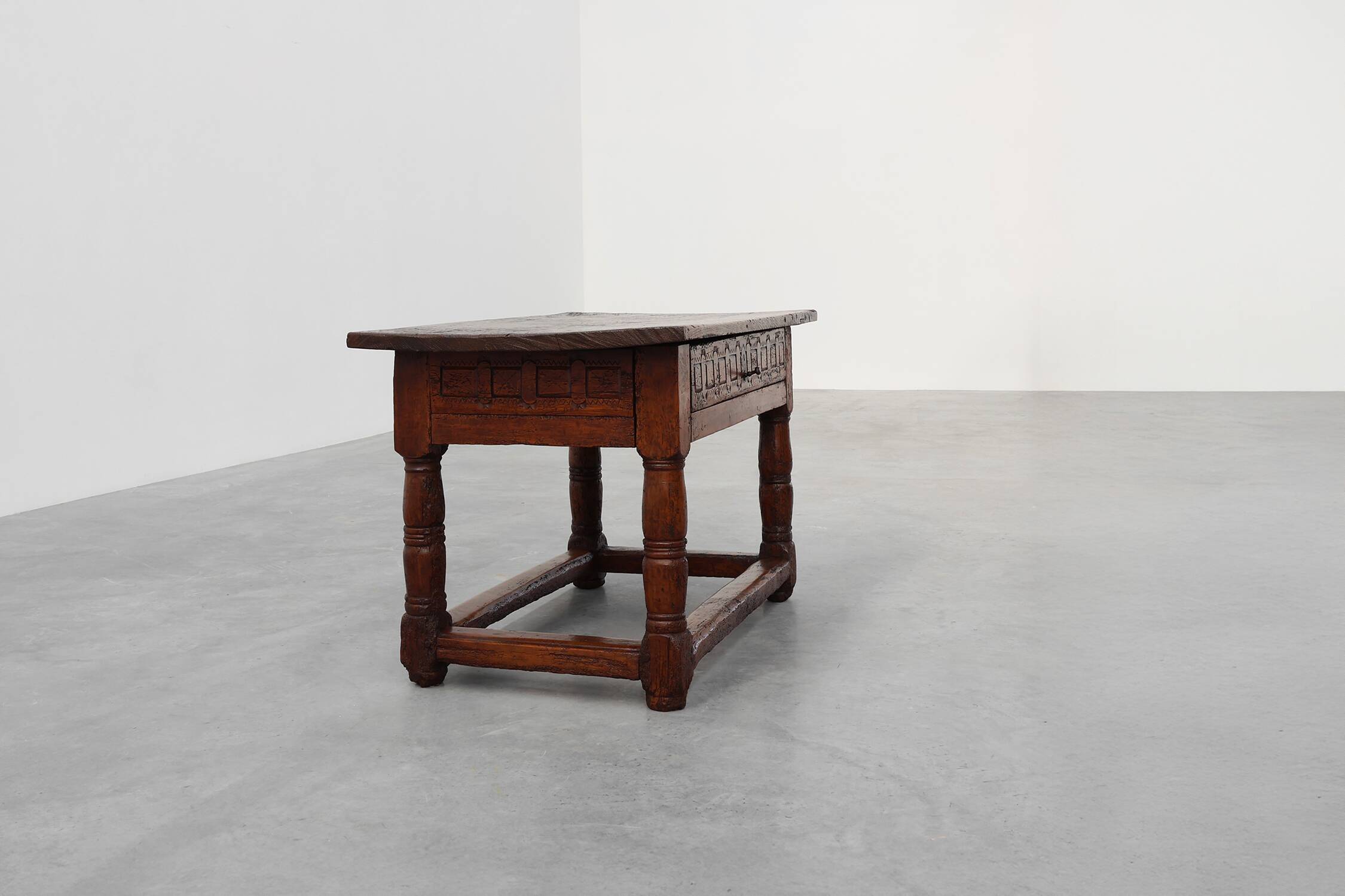 Oak hand-carved side table in wabi wabi style, Spain, 17th Century