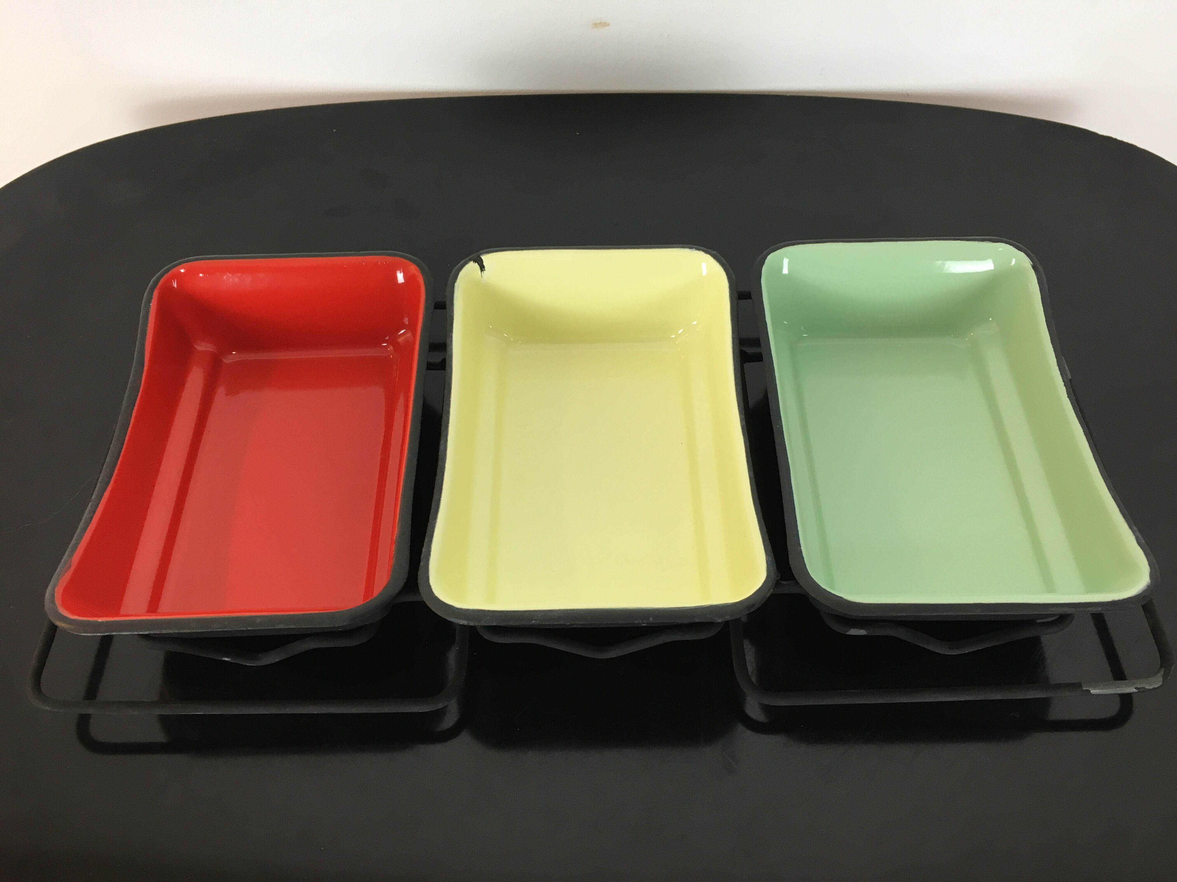 Aperitif service in coloured enamelled sheet metal, cups, ramekins