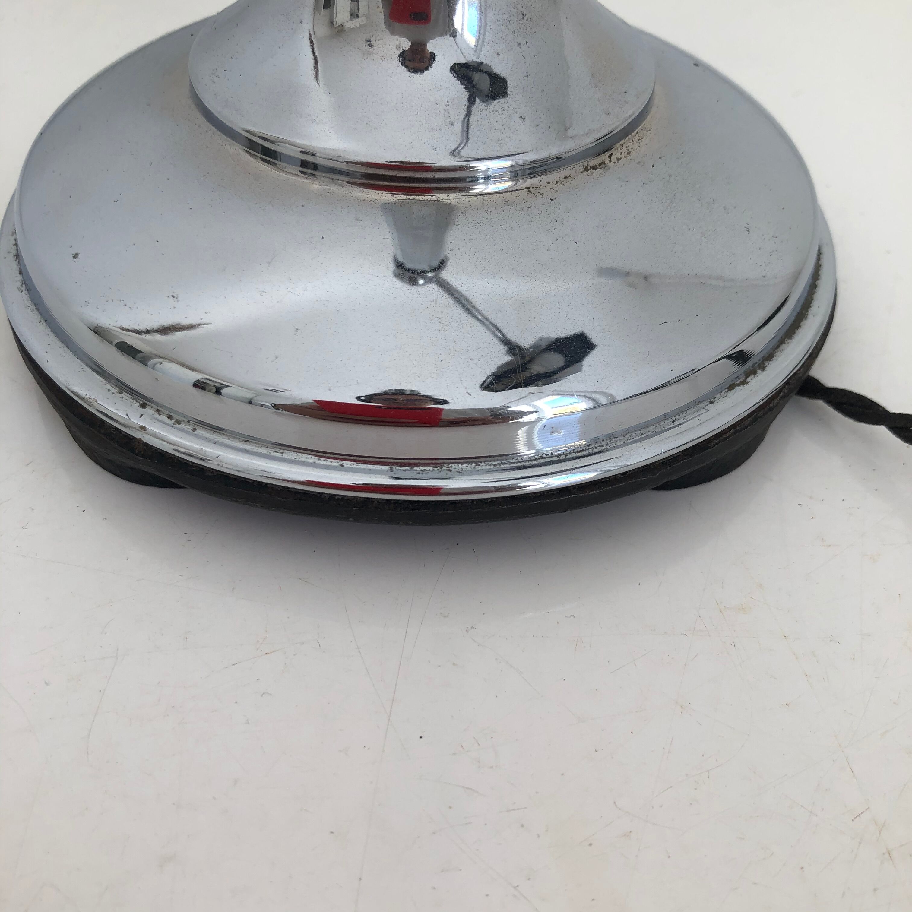 Vintage 1930 vintage chrome art deco lamp